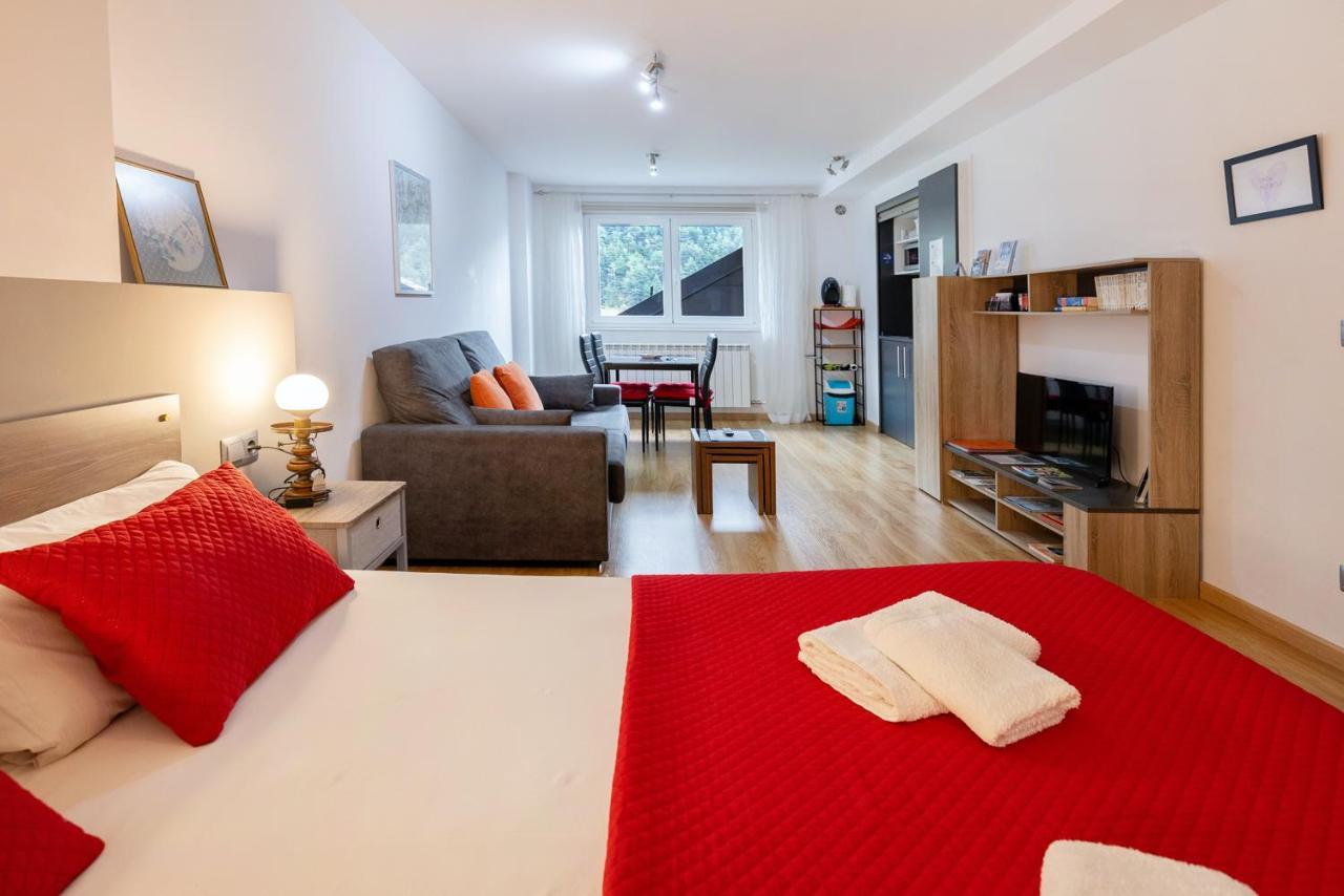 Comfortable Studio With Mountain View In Arinsal 40 M² + Ski Storage Exterior photo
